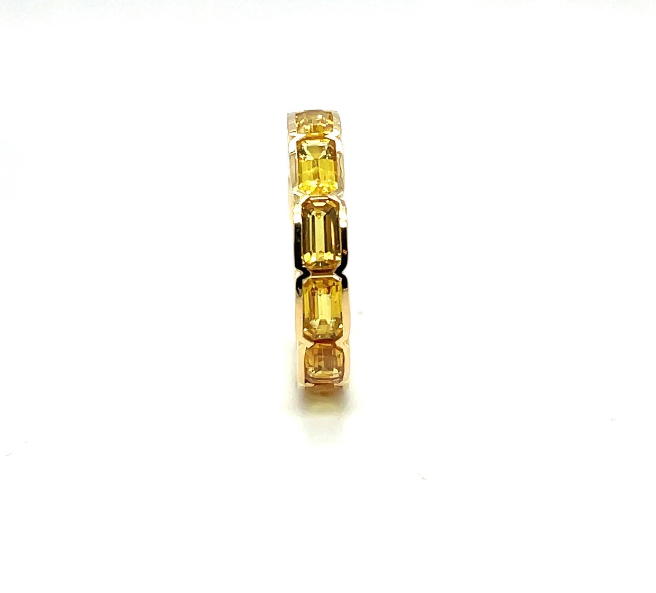 Women's or Men's 18 Karat Yellow Gold and Yellow Sapphire Memory Ring For Sale