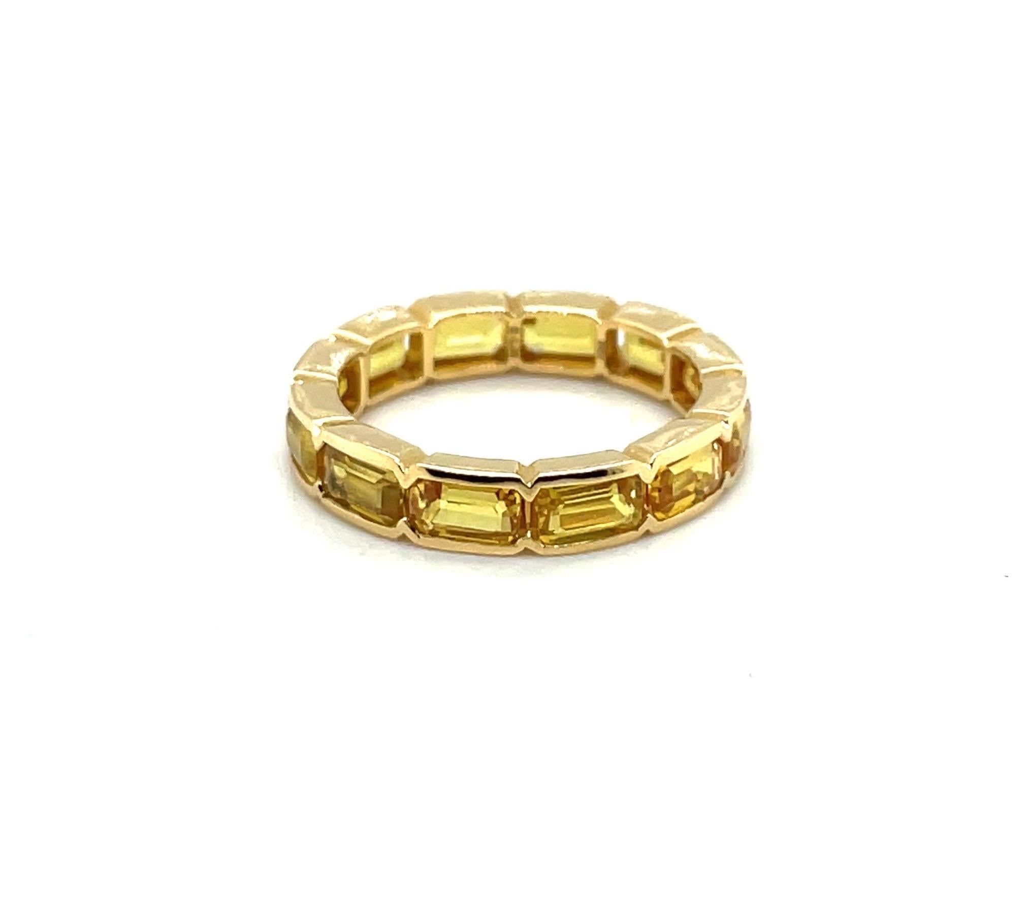 18 Karat Yellow Gold and Yellow Sapphire Memory Ring For Sale 2