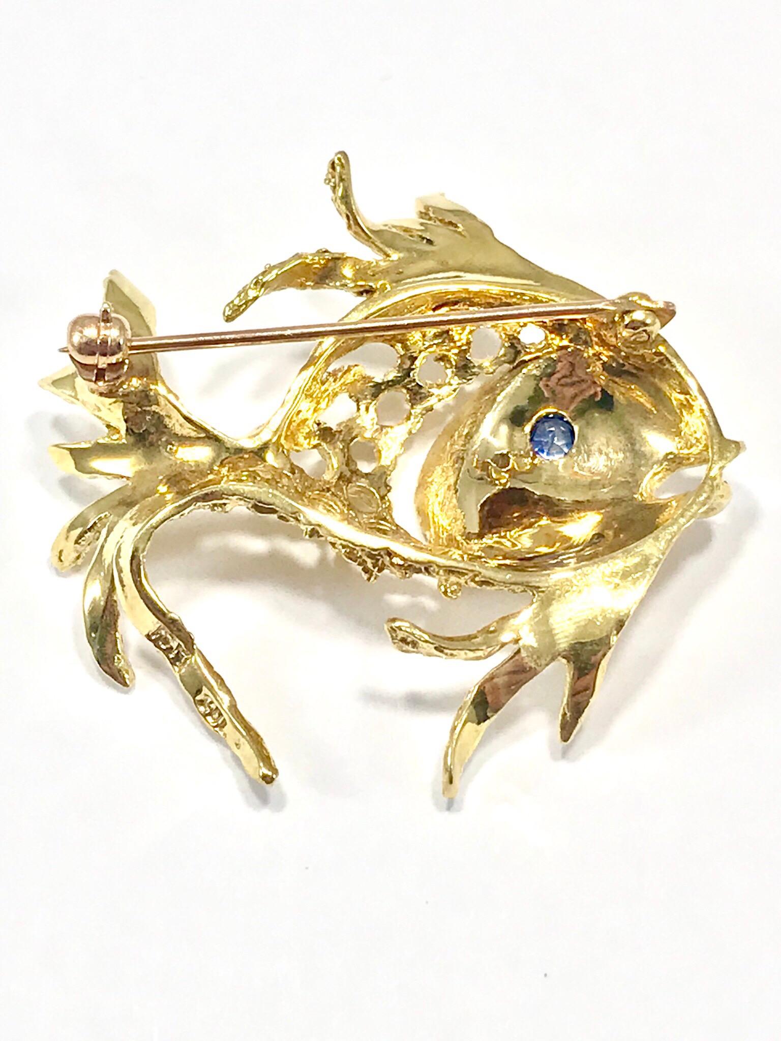 Women's or Men's 18 Karat Yellow Gold Angel Fish Brooch with Sapphire Eye