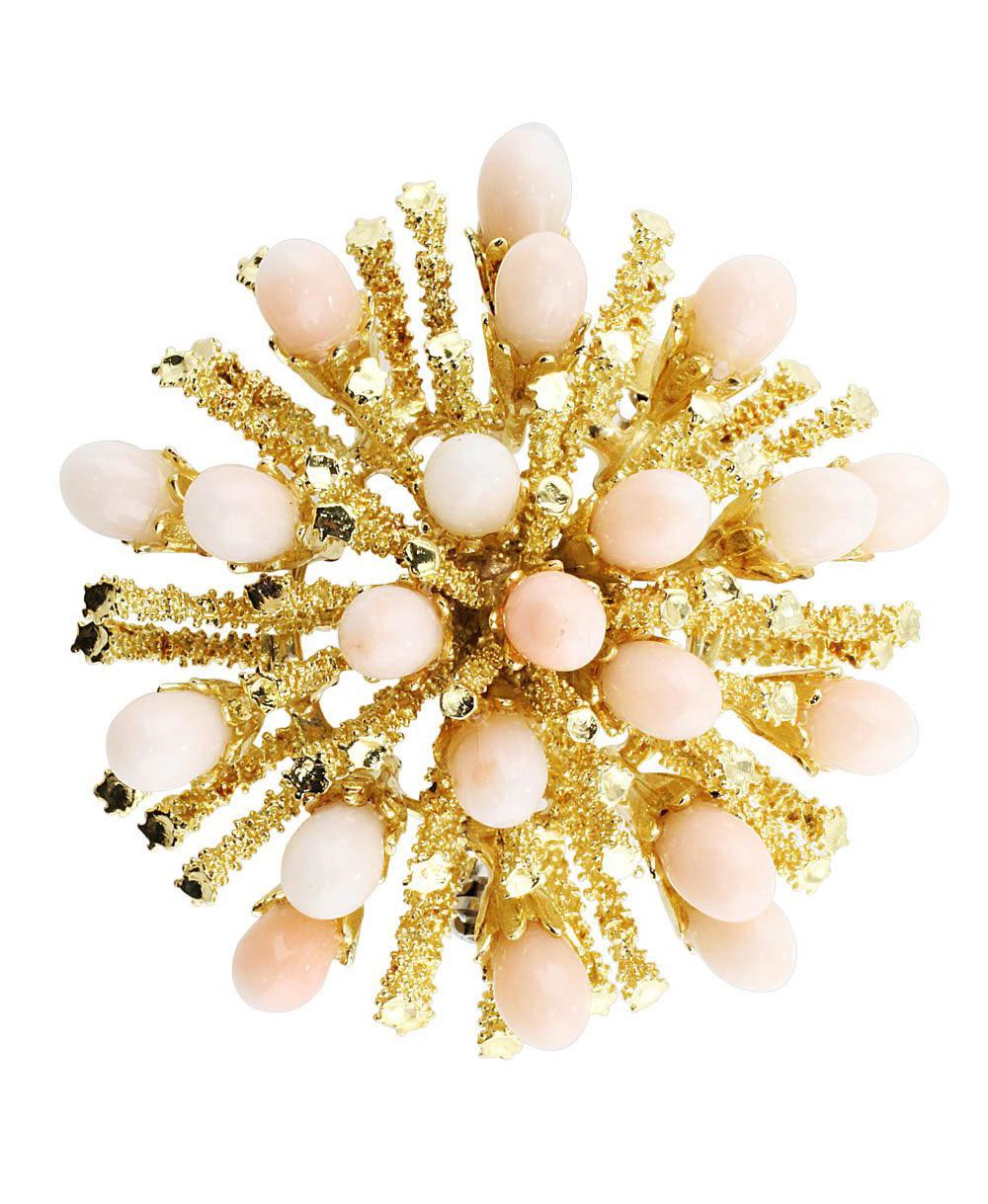 18 Karat Yellow Gold Angel Skin Coral Brooch In Excellent Condition For Sale In La Jolla, CA
