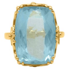 18 karat Yellow Gold Aquamarine Cabochon Ring Suneera