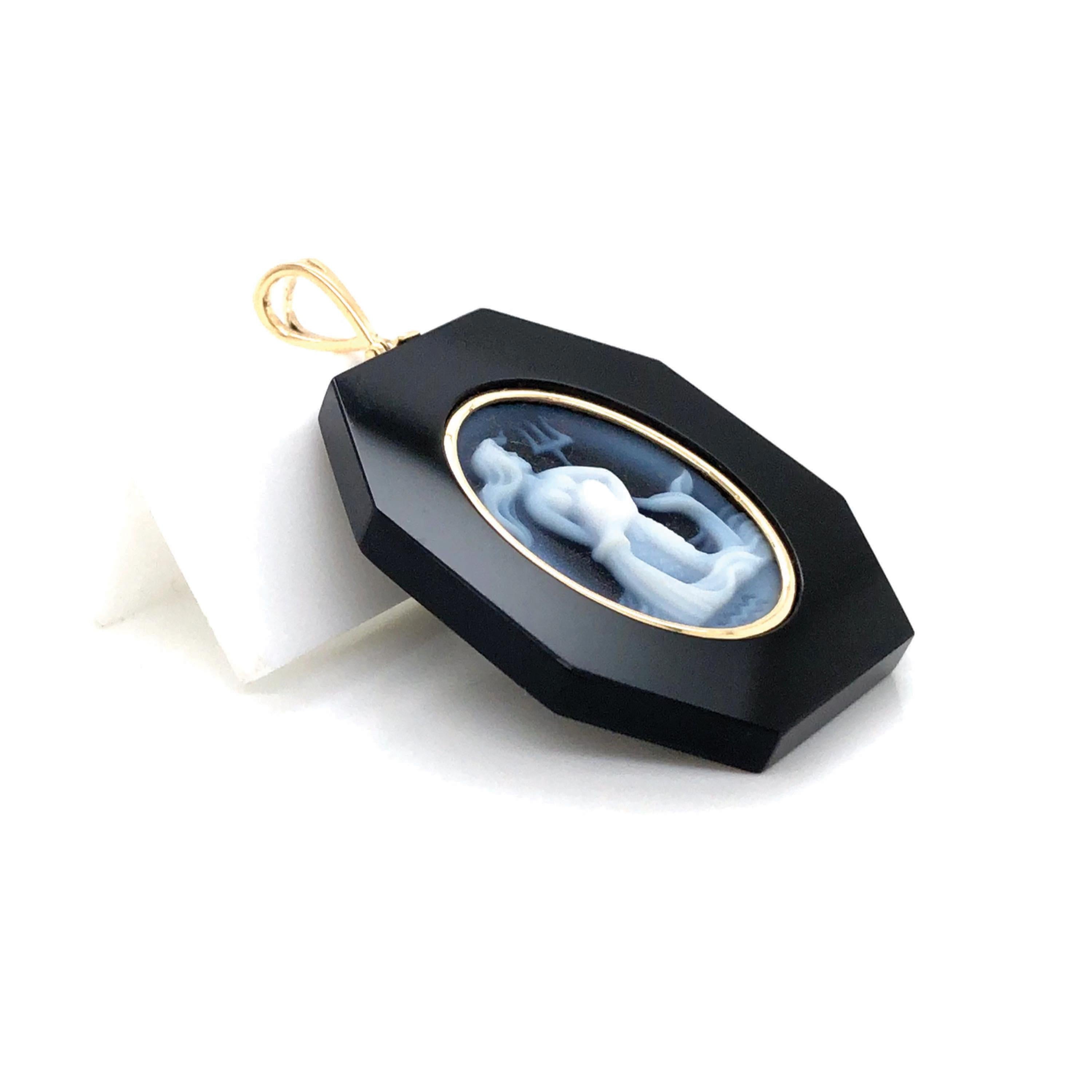 18 Karat Yellow Gold Aquarius Zodiac Agate Cameo Black Onyx Pendant Necklace For Sale 5
