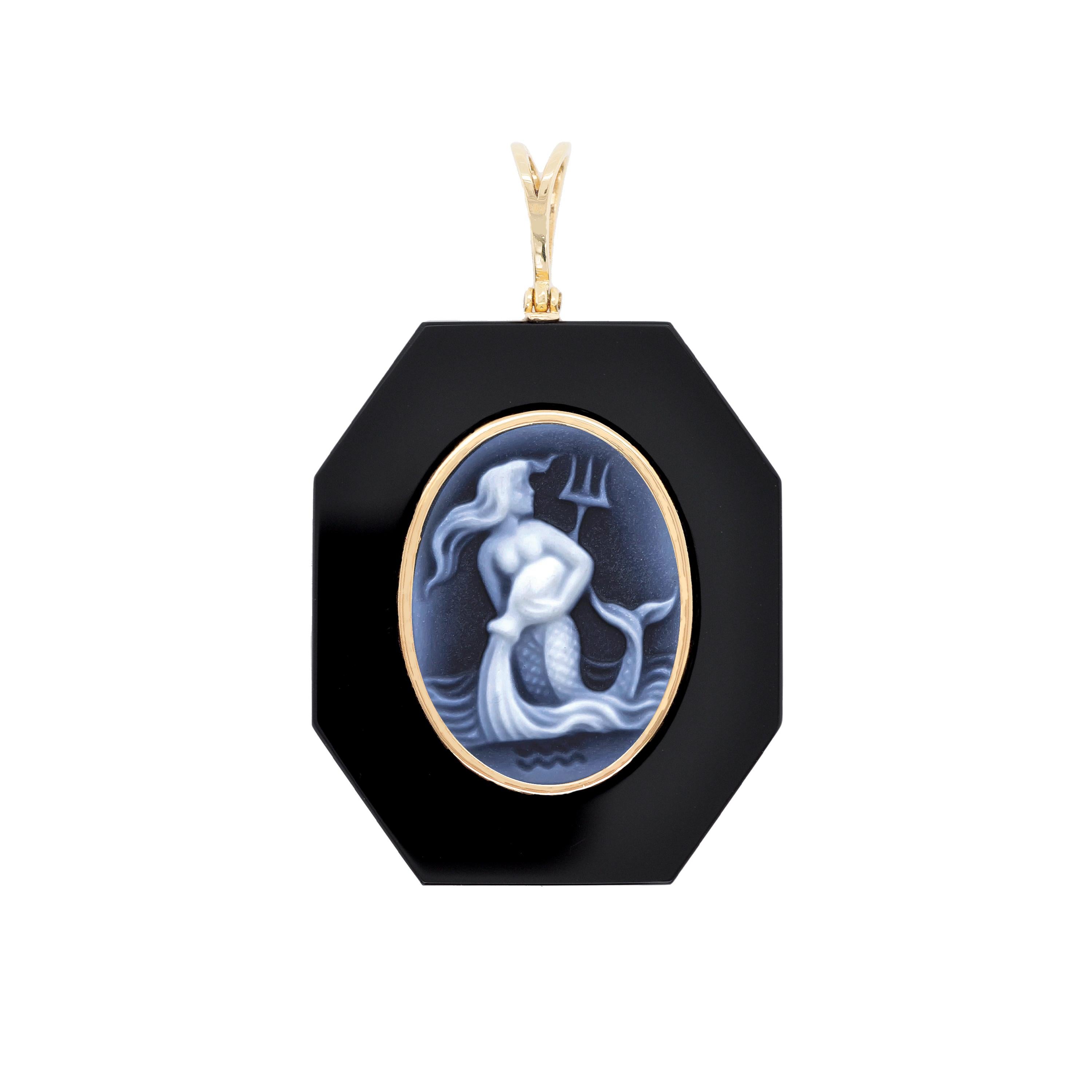 18 karat yellow gold Aquarius zodiac agate cameo black onyx pendant necklace. 

This exquisite pendant showcases a stunning combination of contemporary design and timeless elegance. Crafted in 18K gold, the piece features a sleek loop from which