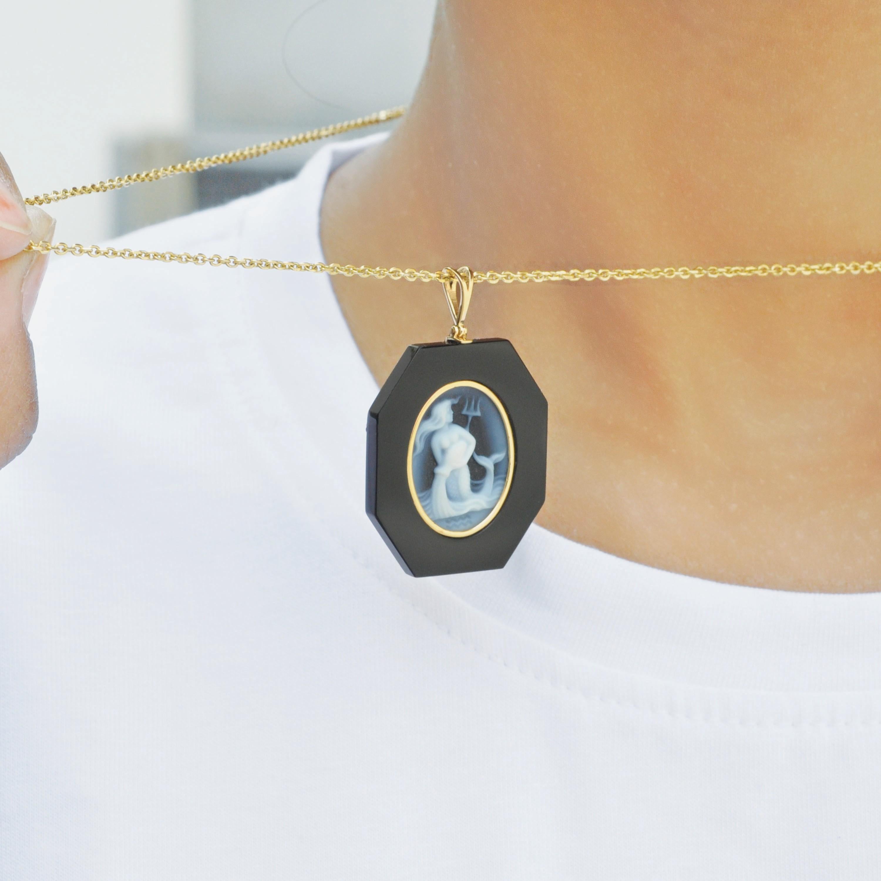Women's or Men's 18 Karat Yellow Gold Aquarius Zodiac Agate Cameo Black Onyx Pendant Necklace For Sale