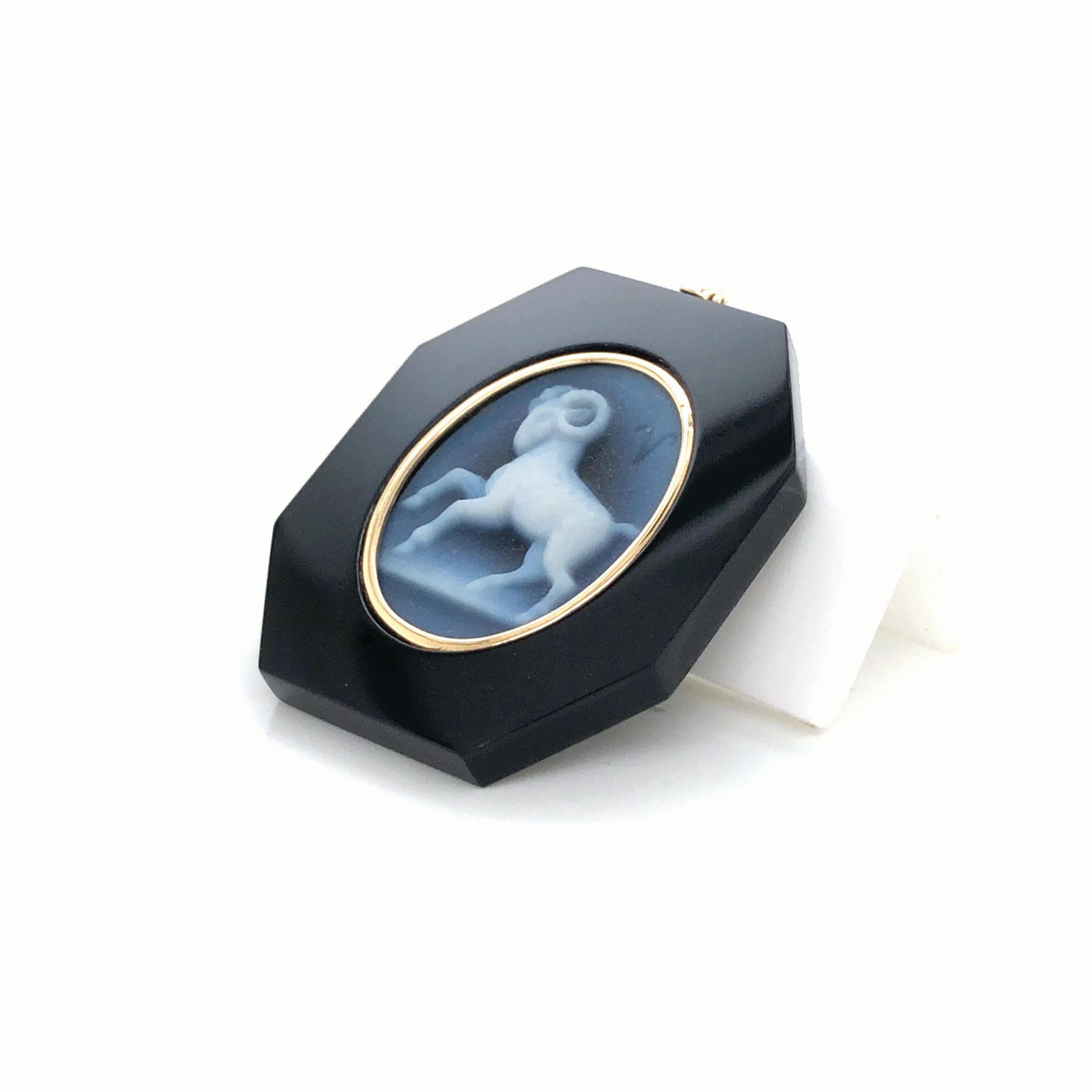 18 Karat Yellow Gold Aries Zodiac Agate Cameo Black Onyx Pendant Necklace For Sale 2