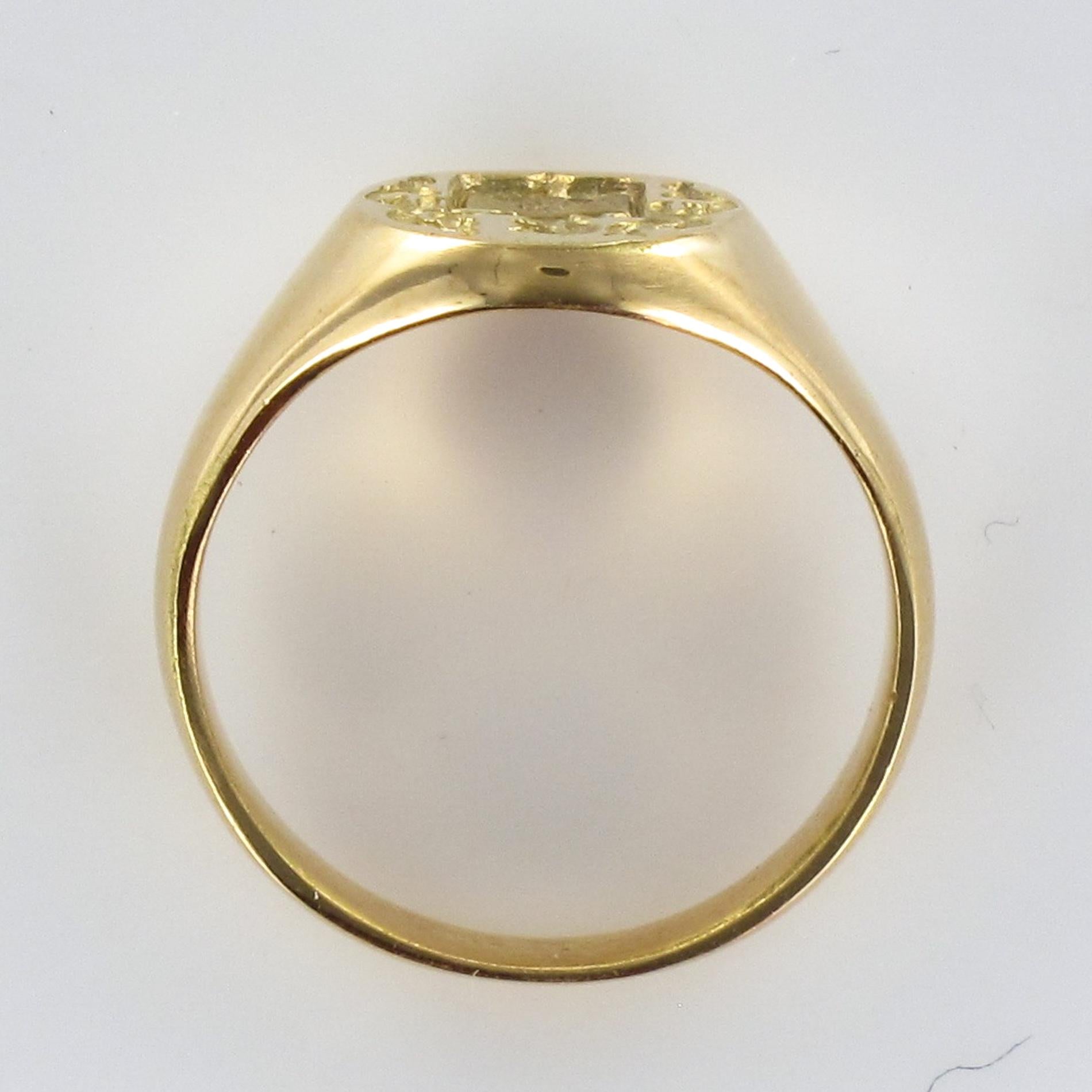18 Karat Yellow Gold Armorial Bearings Women Signet Ring 7