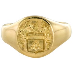 18 Karat Yellow Gold Armorial Bearings Women Signet Ring