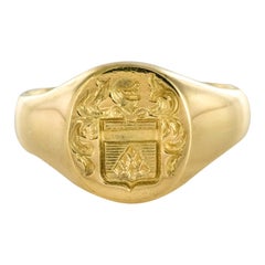 18 Karat Yellow Gold Armorial Bearings Women Signet Ring