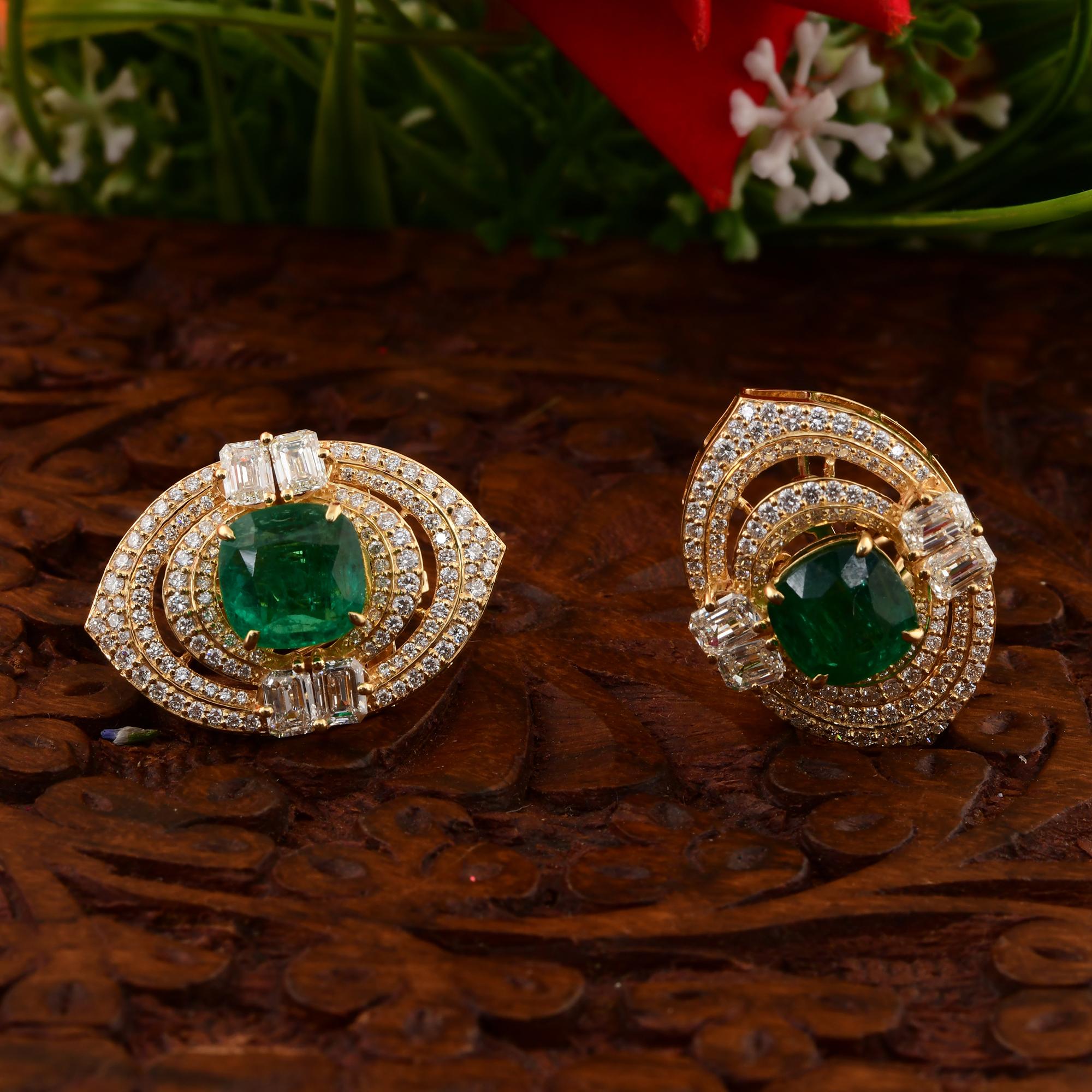Boucles d'oreilles en or jaune 18 carats Art Deco 8.02Tcw Zambian Emerald Diamonds Stud Ears Neuf - En vente à Diera, Dubai