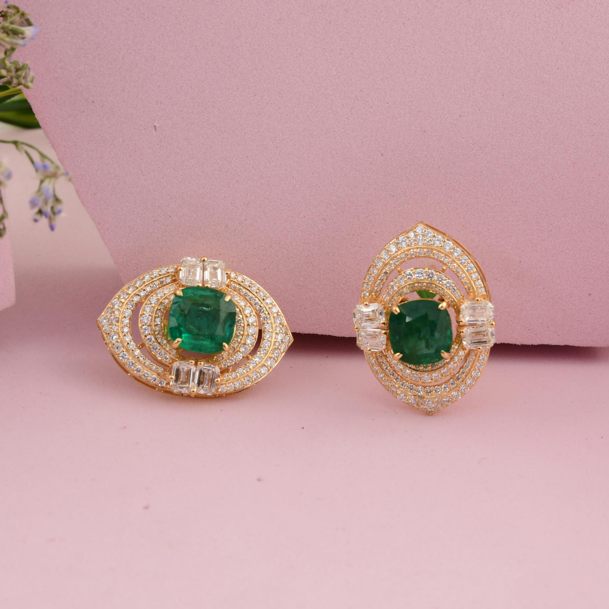 Boucles d'oreilles en or jaune 18 carats Art Deco 8.02Tcw Zambian Emerald Diamonds Stud Ears en vente 1