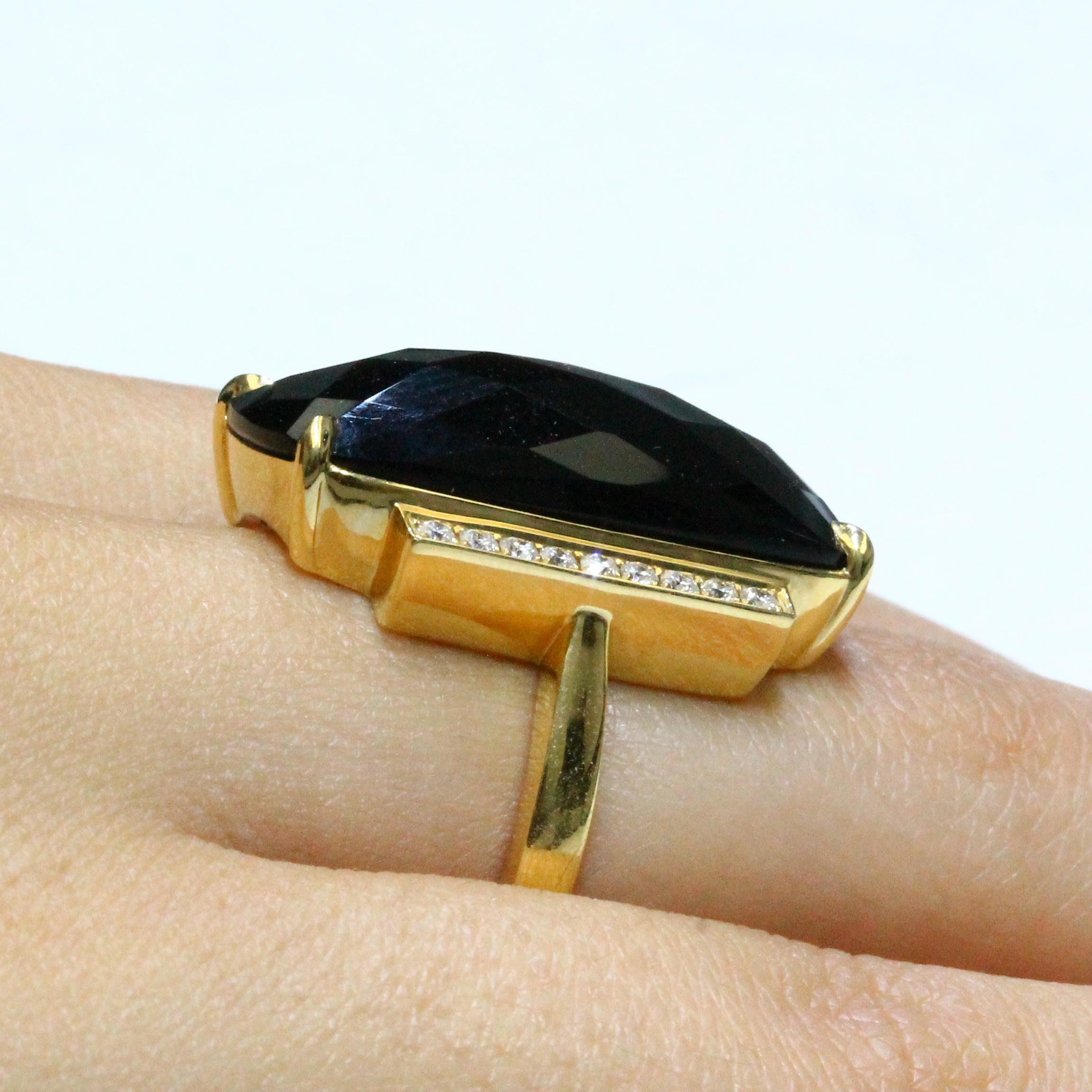 18 Karat Yellow Gold Art Deco Style Cocktail Ring Black Onyx and Diamonds For Sale 1