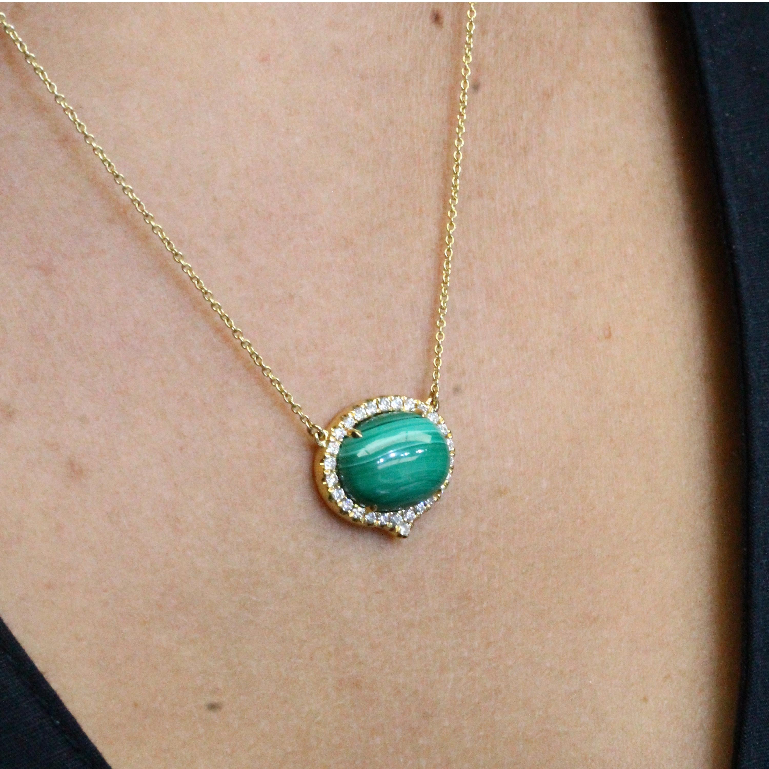18 Karat Yellow Gold Art Deco Style Oval Necklace with Malachite & Diamonds In New Condition For Sale In Great Neck, NY