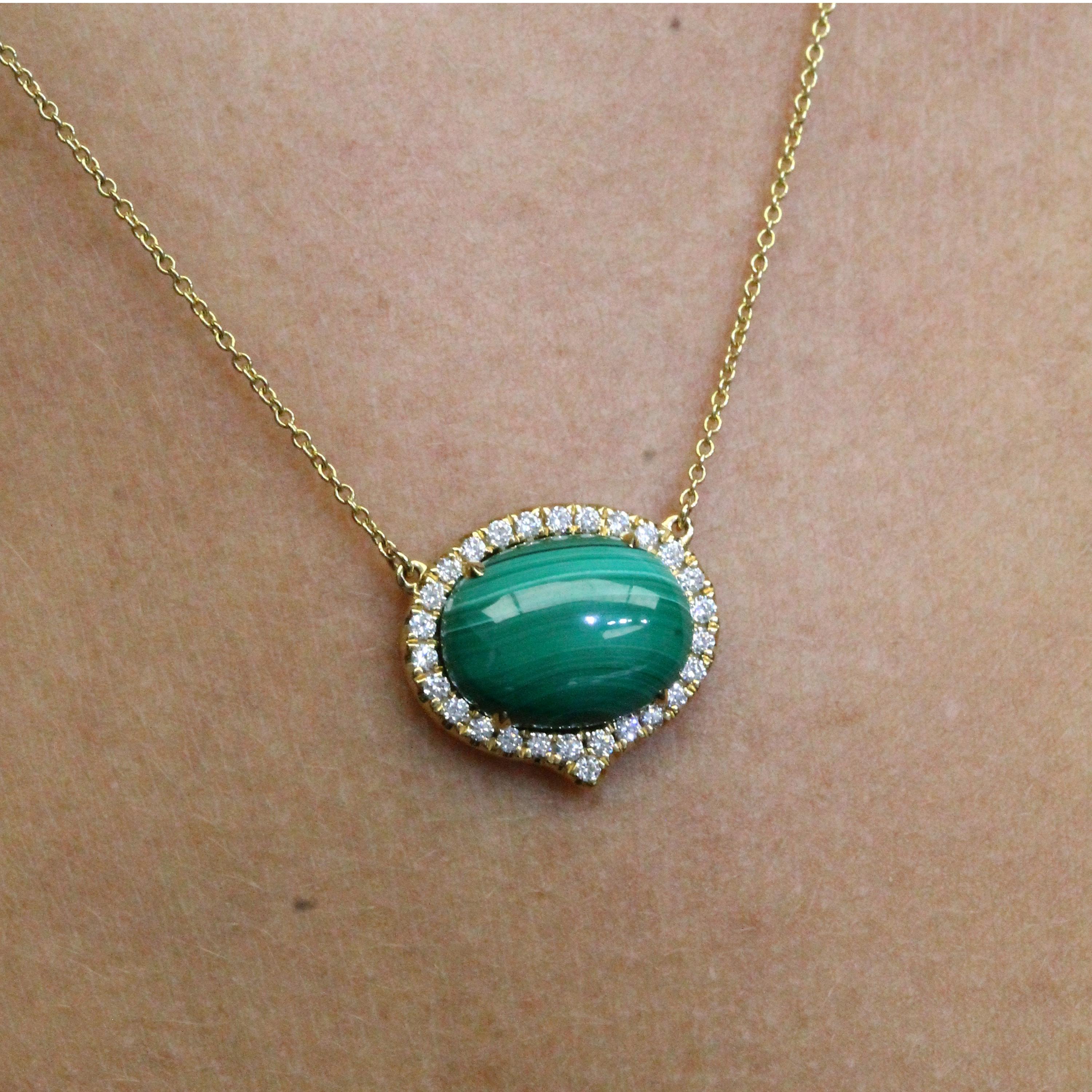 18 Karat Yellow Gold Art Deco Style Oval Necklace with Malachite & Diamonds For Sale 1