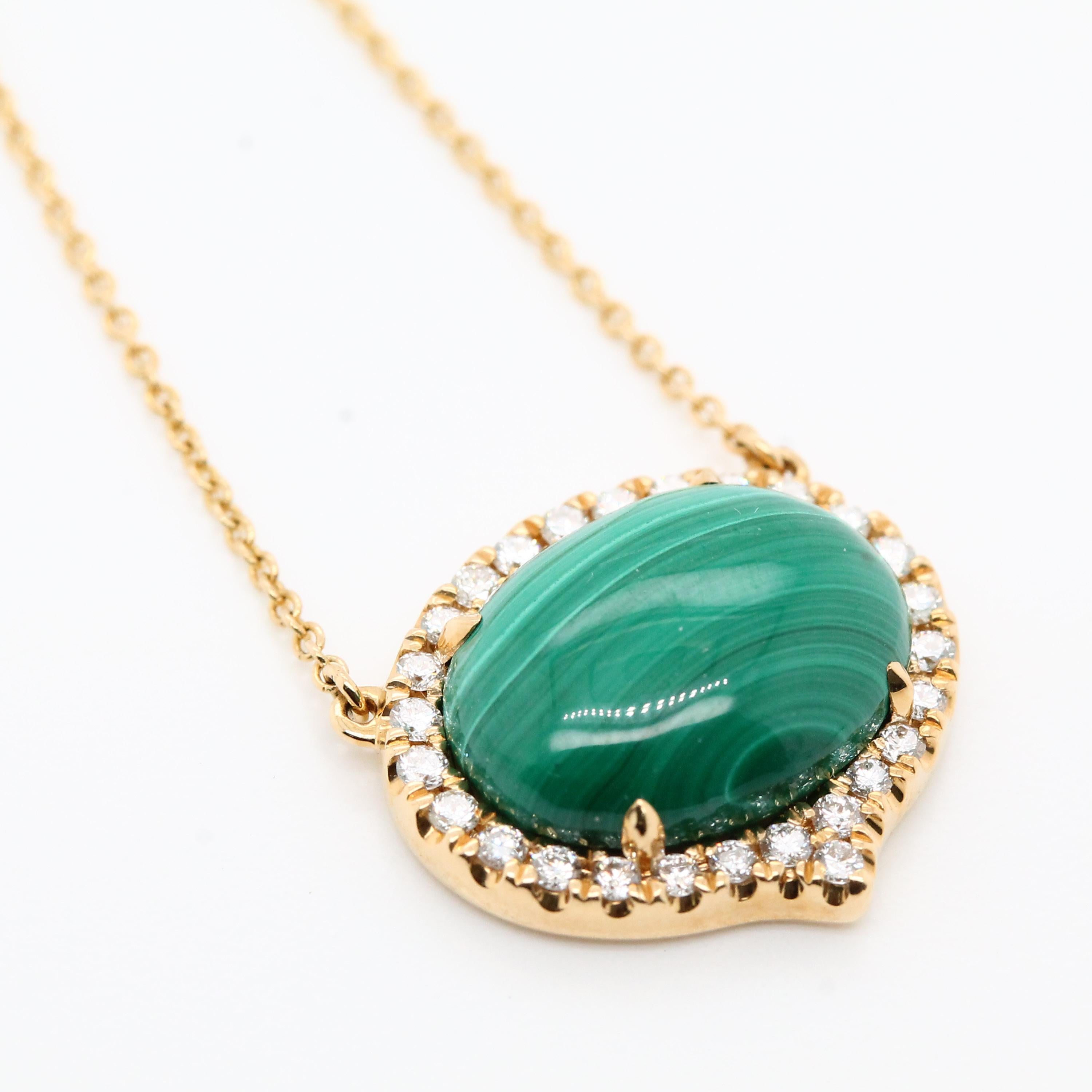18 Karat Yellow Gold Art Deco Style Oval Necklace with Malachite & Diamonds For Sale 2