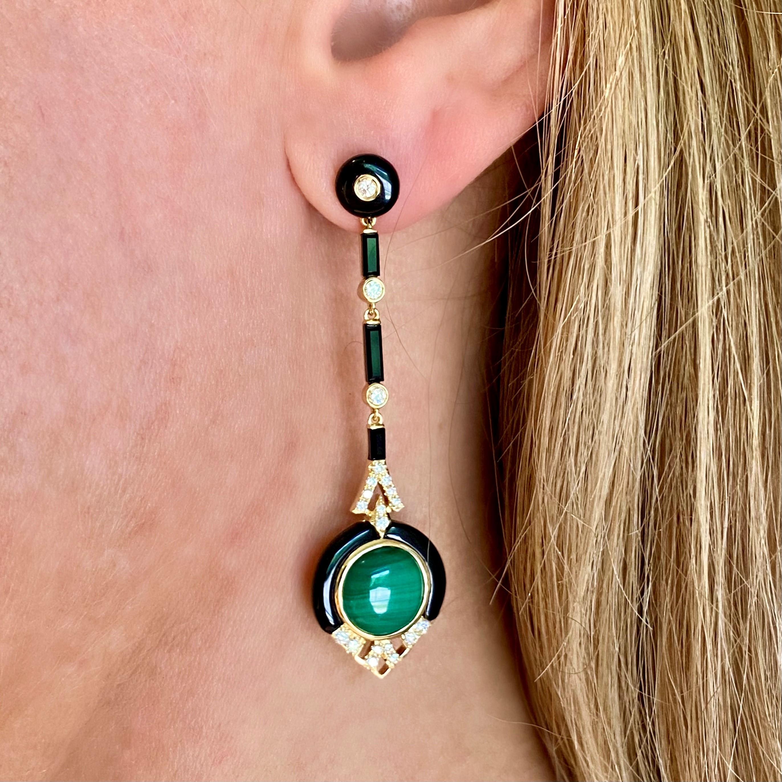 Art Deco style look in these long drop 18 Karat yellow gold earrings. 
Stunning earring with touches of diamonds.
Earrings have movement. 


Gem info:
9.43 carat total weight Malachite
4.45 cart total weight Black Onyx 
40 round brilliant Diamonds