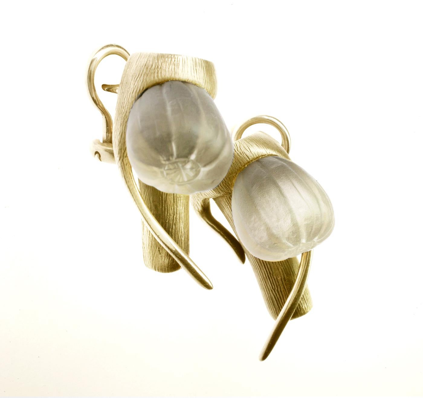 Contemporain Boucles d'oreilles en forme de figue en or jaune 14 carats style Art nouveau conçues par l'artiste en vente