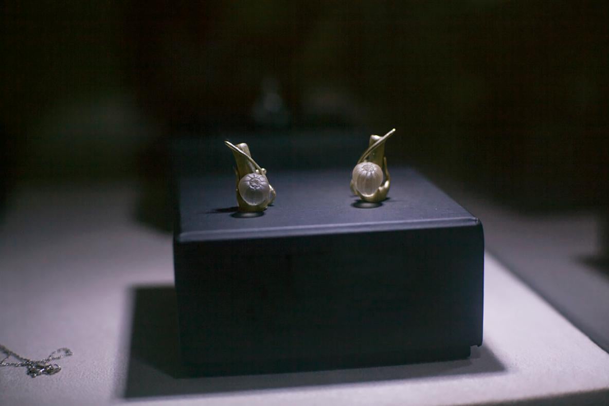 Boucles d'oreilles en forme de figue en or jaune 14 carats style Art nouveau conçues par l'artiste en vente 2