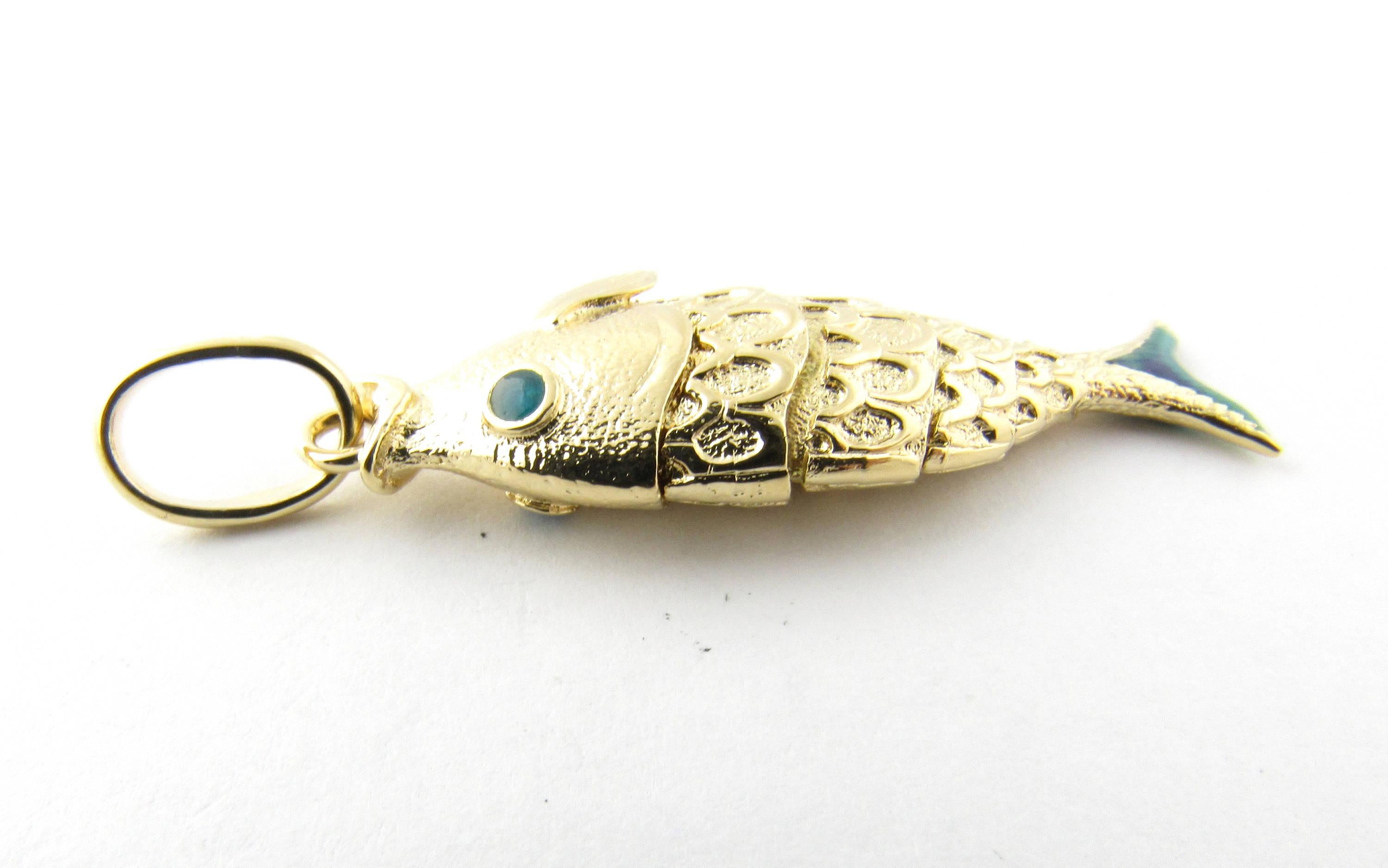 18 Karat Yellow Gold Articulated Fish Pendant In Excellent Condition In Washington Depot, CT
