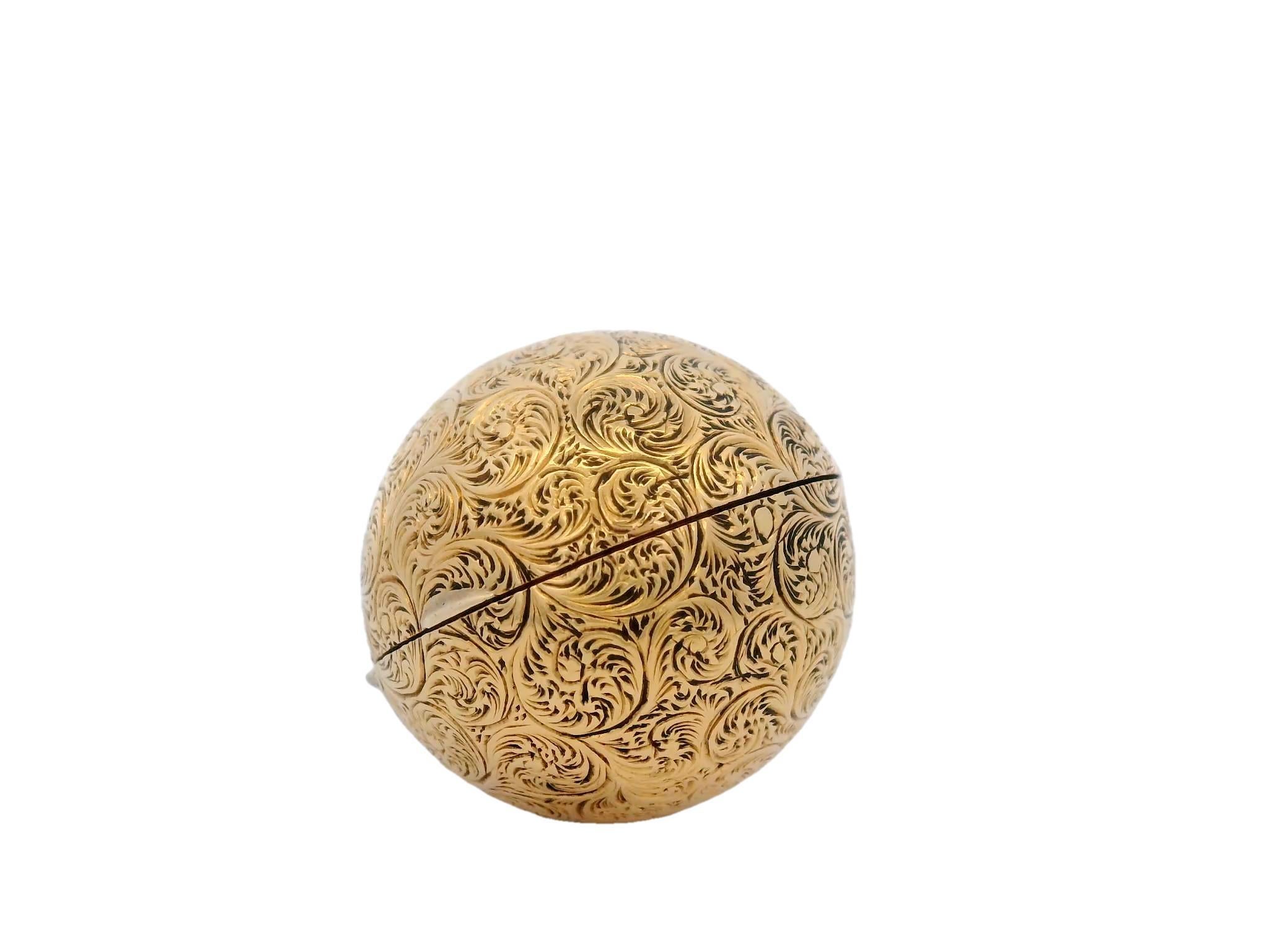 Women's or Men's 18 Karat Yellow Gold Articulated Multi-Photo Globe Locket 19th Century Antique