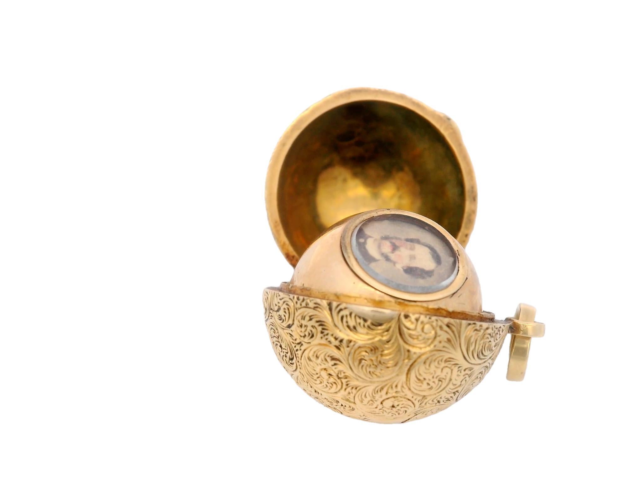 18 Karat Yellow Gold Articulated Multi-Photo Globe Locket 19th Century Antique 1