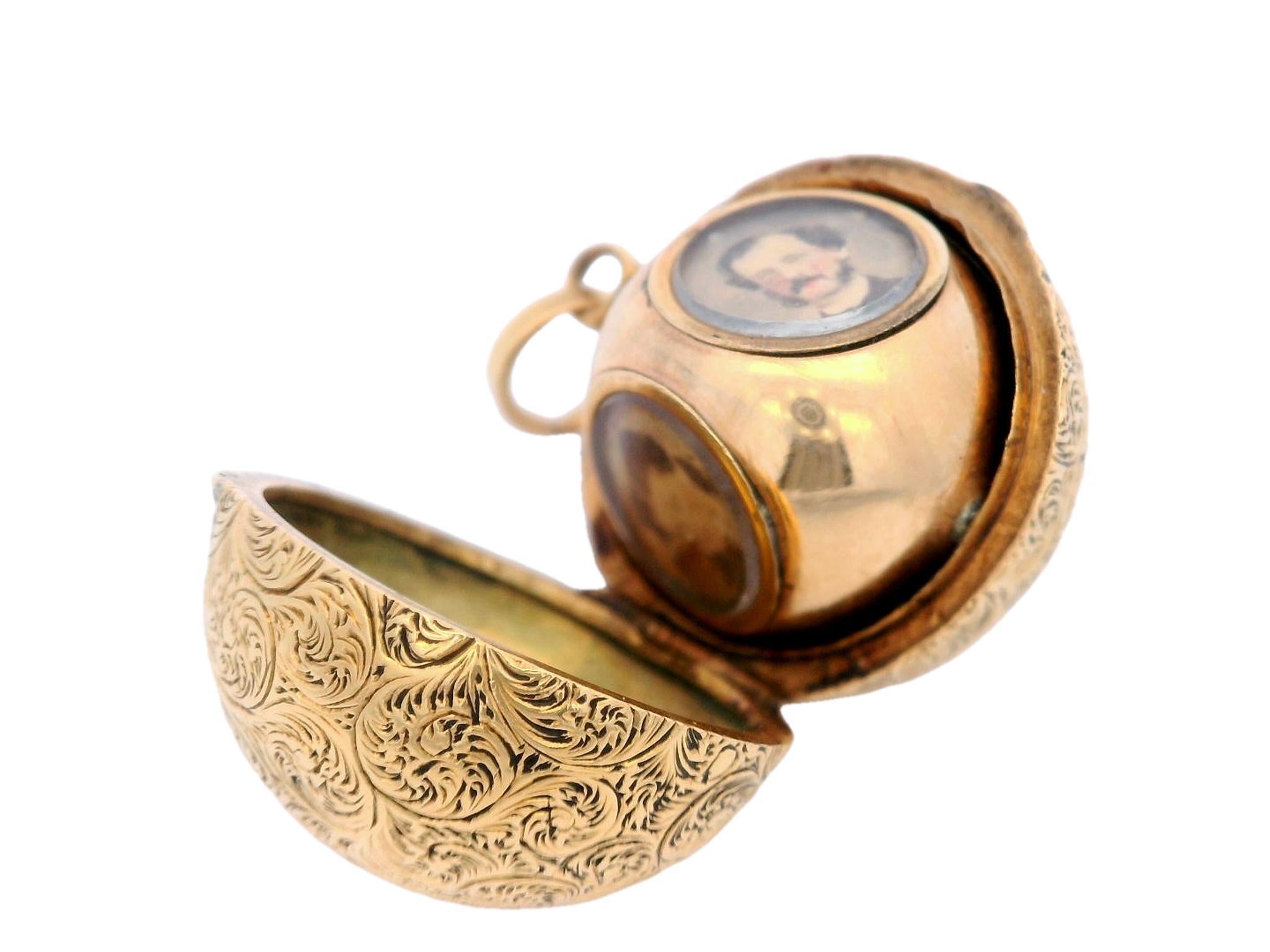 18 Karat Yellow Gold Articulated Multi-Photo Globe Locket 19th Century Antique 2