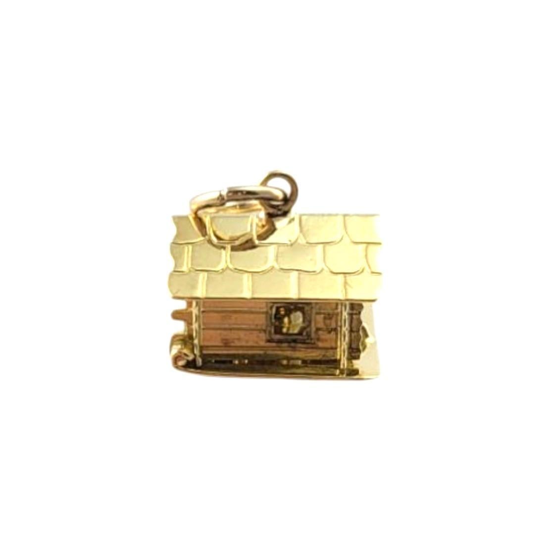 Charm en or jaune 18 carats avec maison articulée #21513 Pour femmes en vente