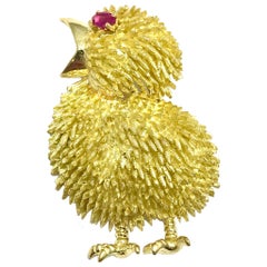 18 Karat Yellow Gold Baby Chick Brooch with a Ruby Eye