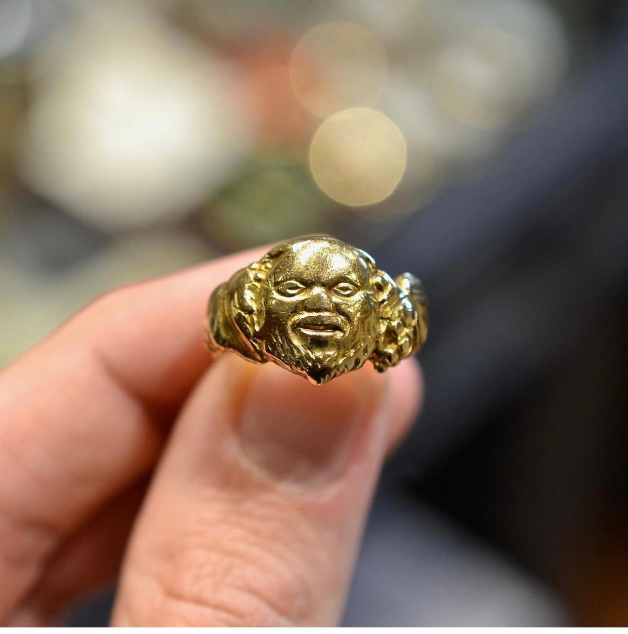 18 Karat Yellow Gold Bacchus Ring by Edouard Aimé Arnould, circa 1900 In Excellent Condition For Sale In Firenze, IT
