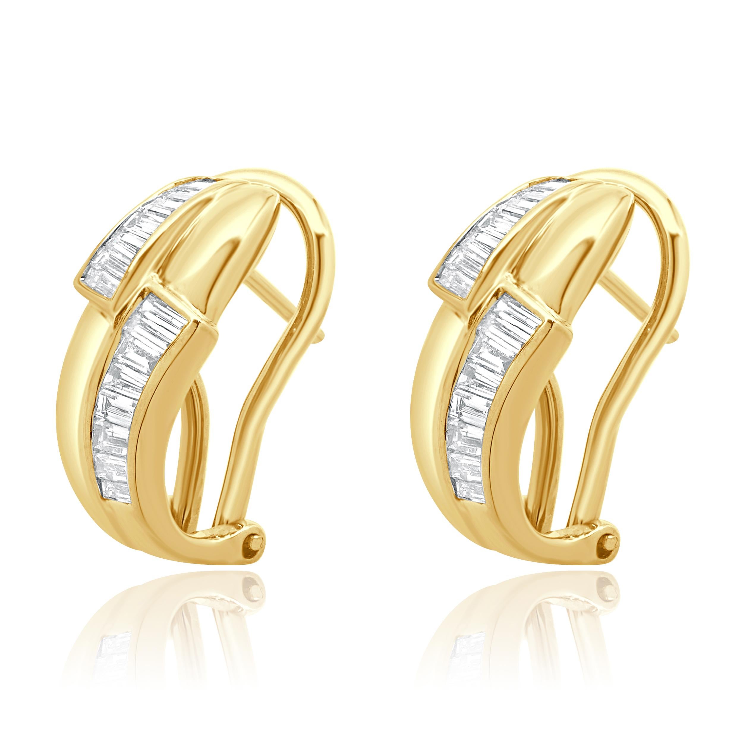 Matériau : Or jaune 18k
Diamants : 32 taille baguette = 1,02cttw
Couleur : H
Clarté : SI1
Dimensions : les boucles d'oreilles mesurent environ 17,12 mm x 7,87 mm.
Poids : 5.94 grammes