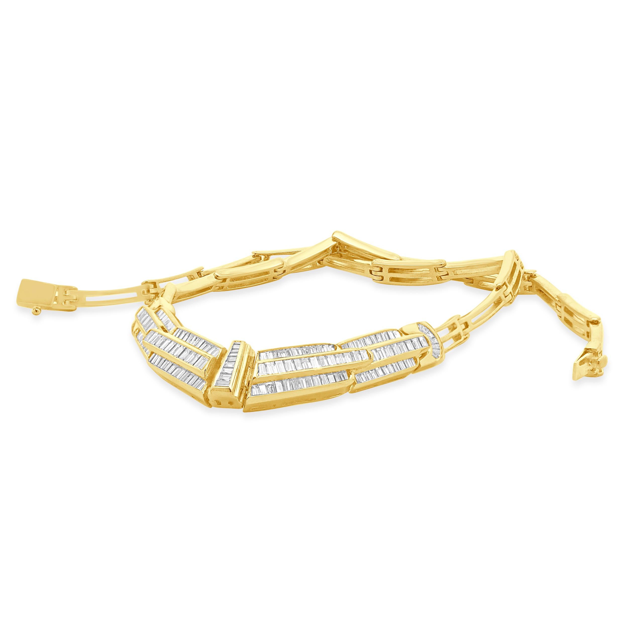 Collana con collare Chevron di diamanti Baguette in oro giallo 18 carati In condizioni ottime in vendita a Scottsdale, AZ