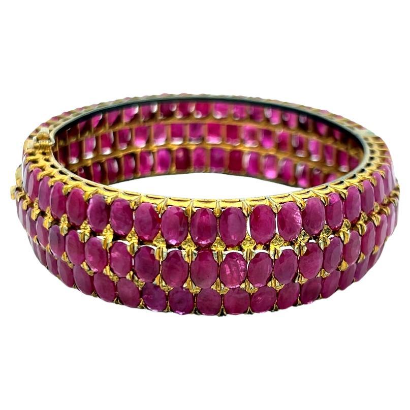 18 Karat Yellow Gold Bangle Bracelet with 75 Carat Oval Shape Ruby Size 7