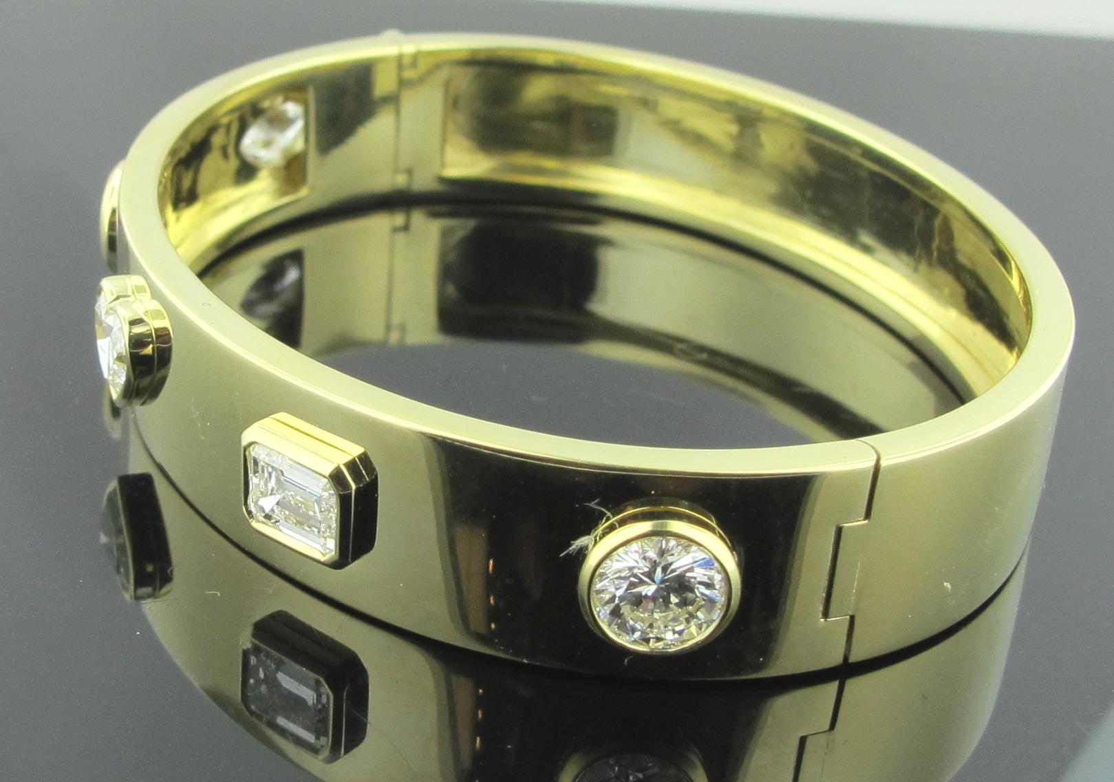 Round Cut 18 Karat Yellow Gold Bangle with 5 Multi-Shaped Diamonds