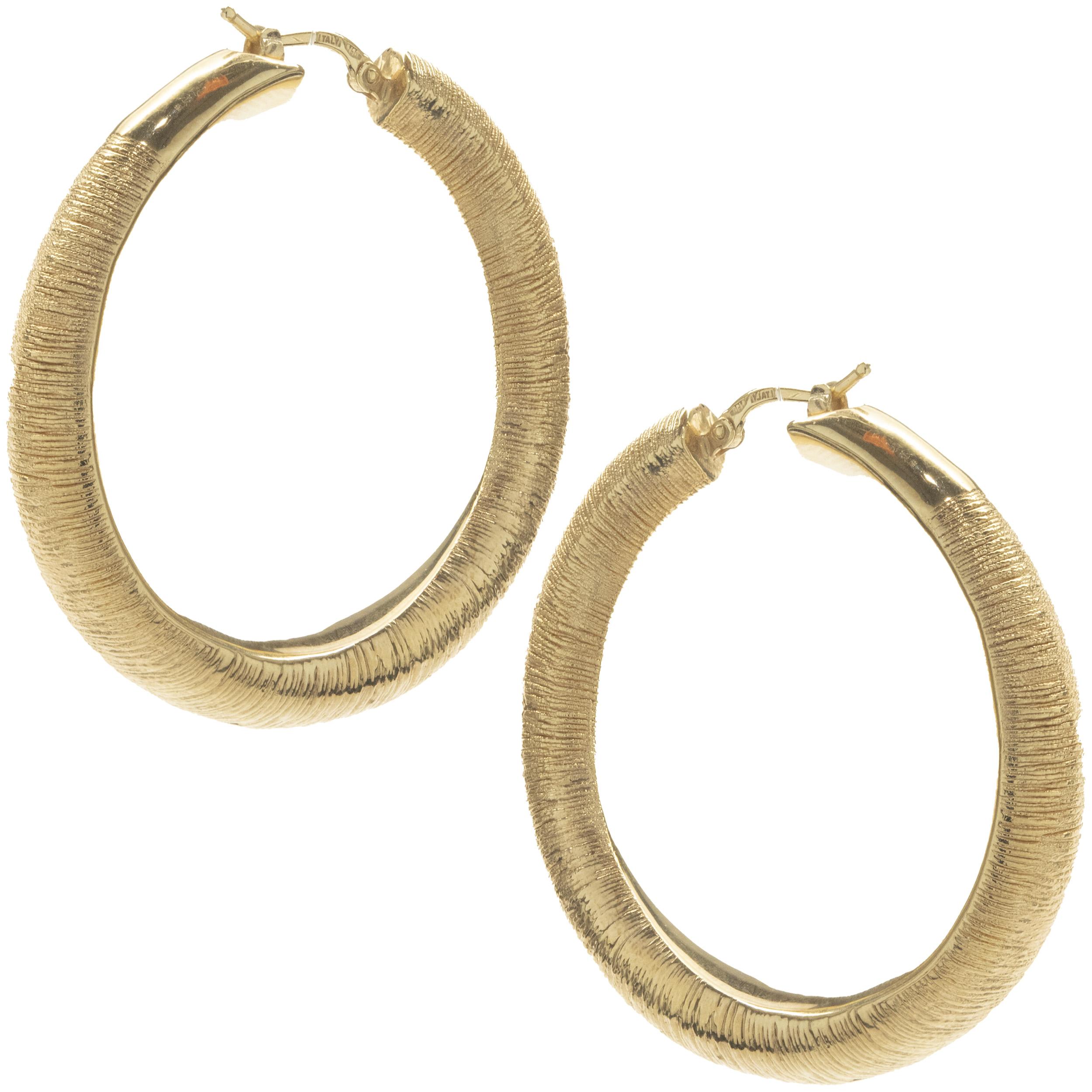 18 Karat Yellow Gold Bark Finished Hoop Earrings In Excellent Condition In Scottsdale, AZ
