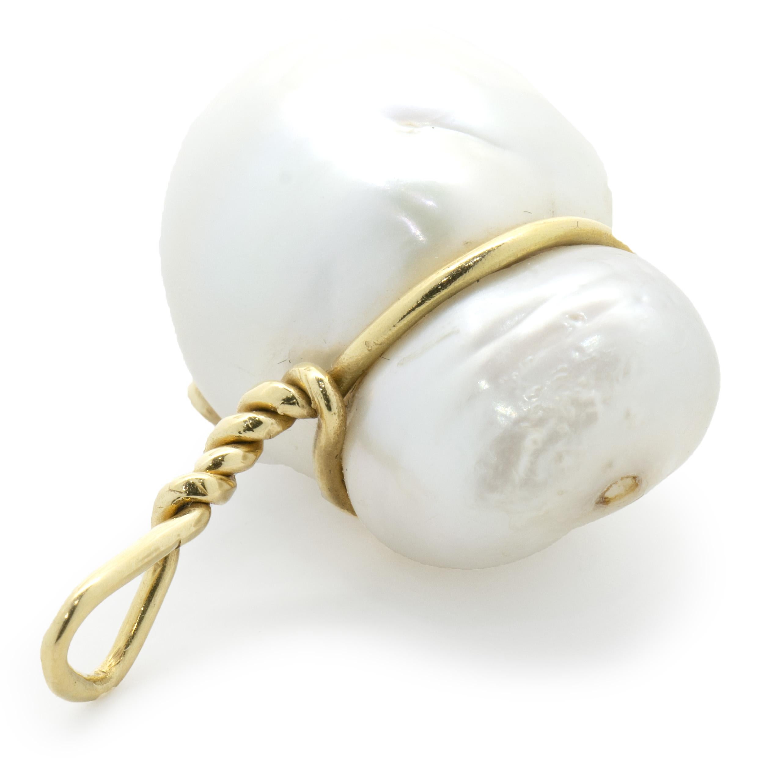 Design/One : sur mesure
Matériau : Or jaune 18K
Diamant : 1 taille ronde = 0,03ct
Couleur : Champagne
Clarté : SI1
Dimensions : pendentif de 30 mm 
Poids : 8,61 grammes