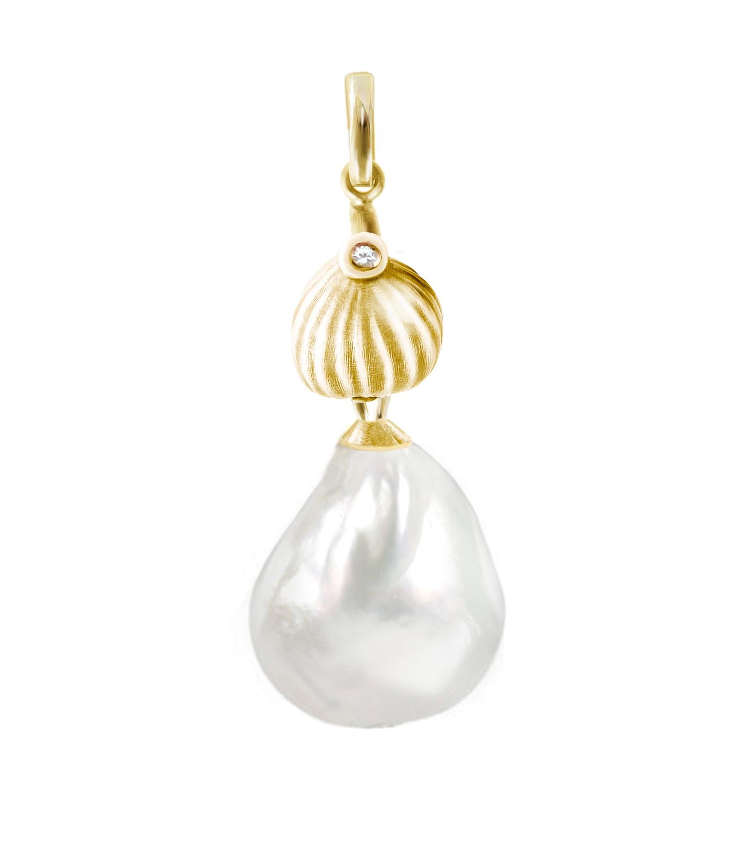 This 18 karat yellow gold contemporary pendant necklace is made with detachable south sea cultured baroque pearl and round diamond. The Fig collection was featured in Vogue UA review. The pearl was chosen for this pendant because of it's unique