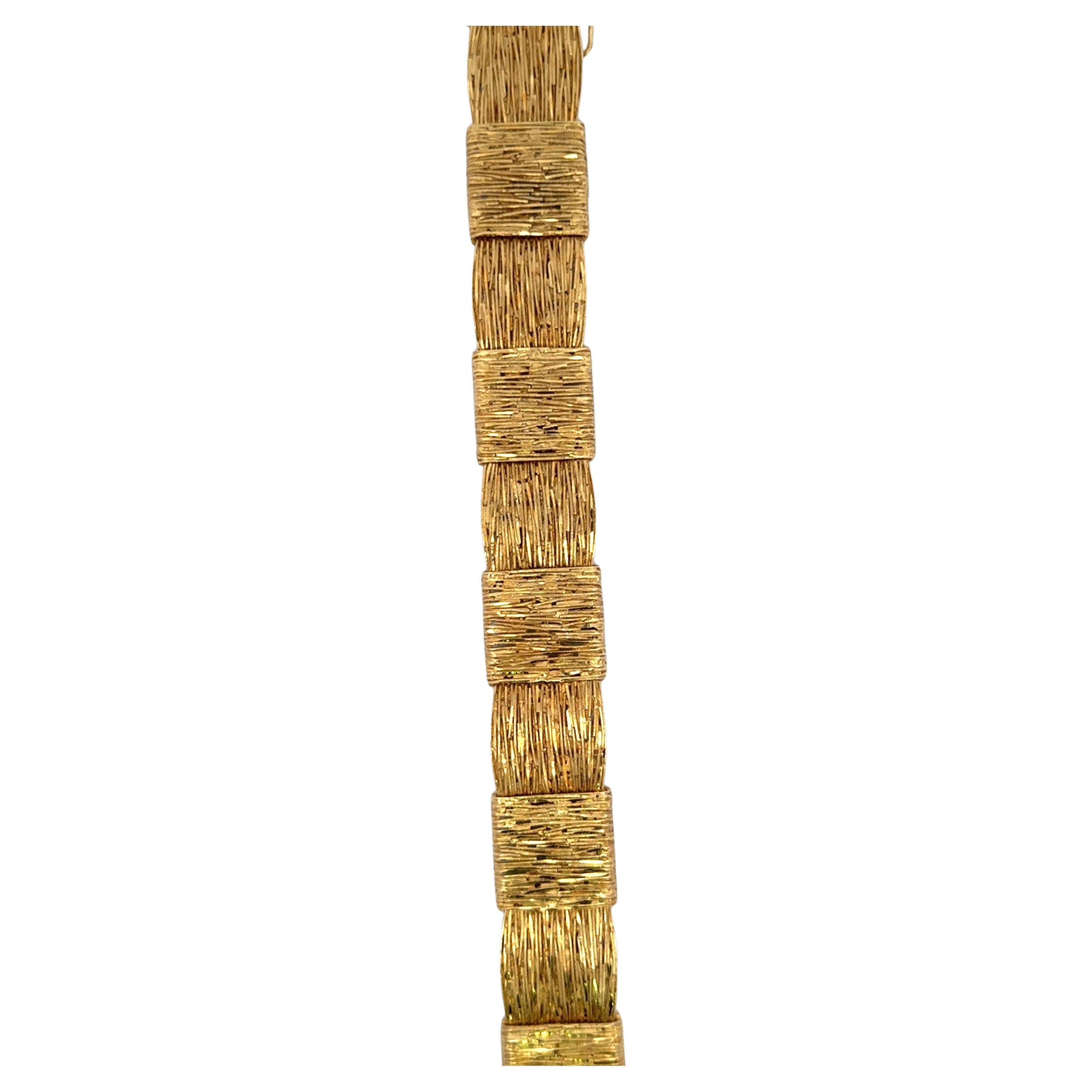 Bracciale a maglie in oro giallo 18 carati con motivo a intreccio di cestini del peso di 76,1 grammi.