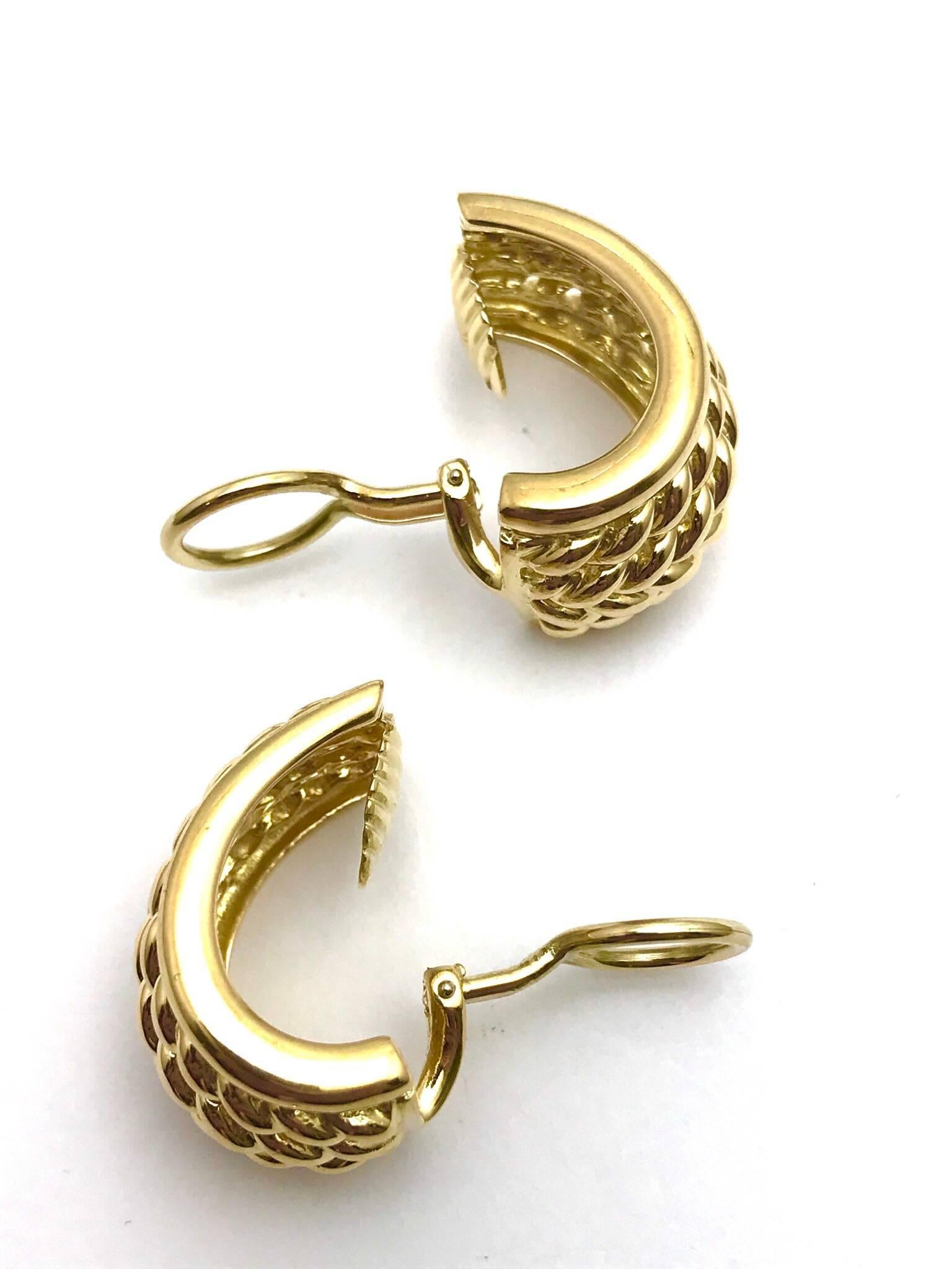 18 Karat Yellow Gold Basket Weave Drop Clip-On Earrings In Excellent Condition In Chevy Chase, MD