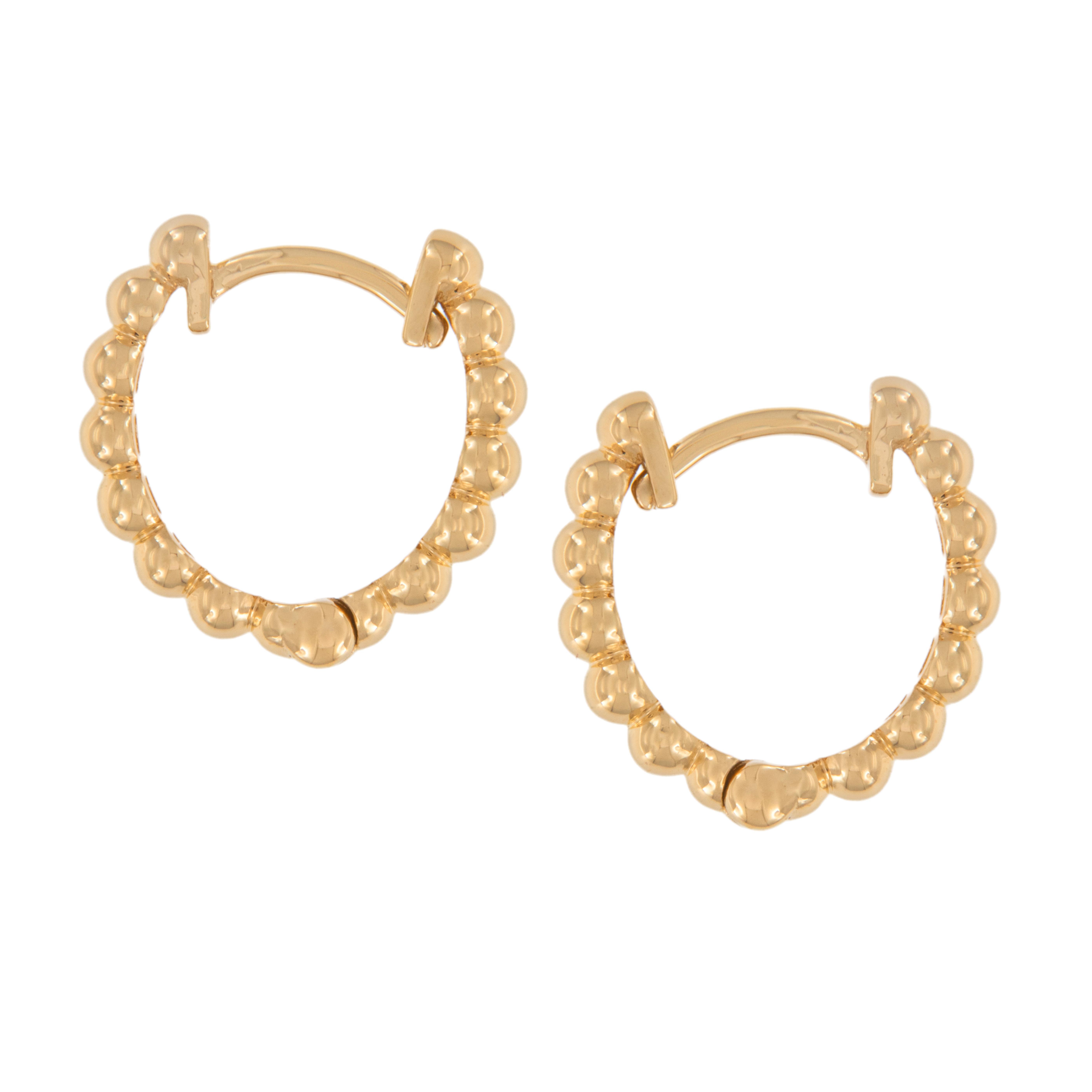 Contemporain Mini-cerceaux en or jaune 18 carats avec perles en vente