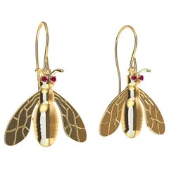 18 Karat Yellow Gold Bee Earrings with Rubies