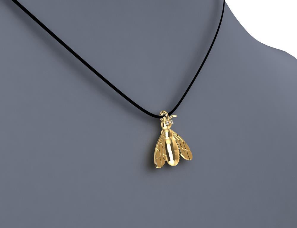 18 Karat Yellow Gold Bee Pendant Necklace with GIA Diamonds In New Condition For Sale In New York, NY