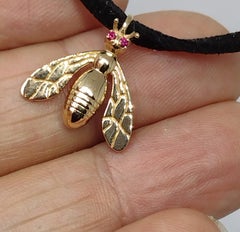 18 Karat Yellow Gold Bee Pendant Necklace with Rubies