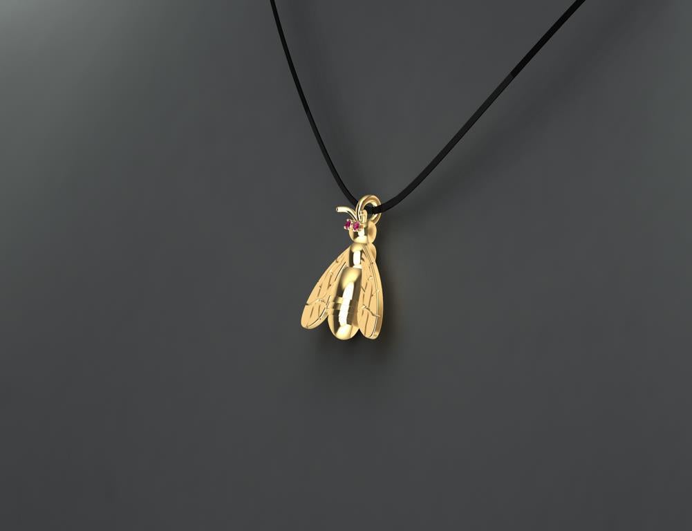 18 Karat Yellow Gold Bee Pendant Necklace with Rubies In New Condition For Sale In New York, NY