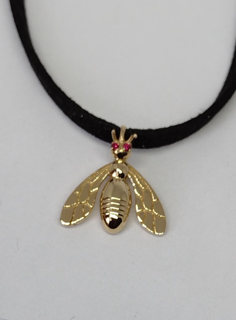 18 Karat Yellow Gold Bee Pendant Necklace with Rubies For Sale at