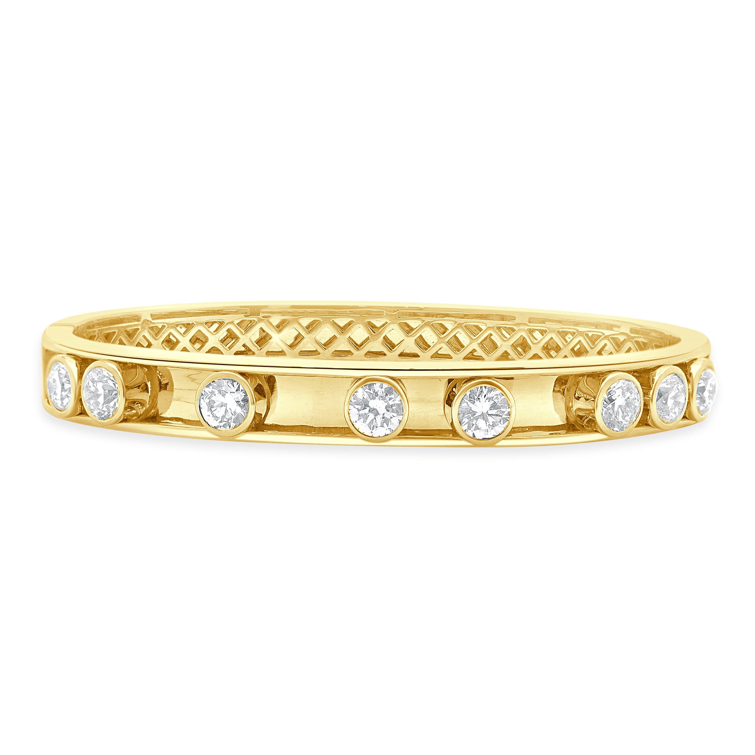 Designer: custom design
Material: 18K yellow gold
Diamond: 8 round brilliant = 4.25cttw
Color: H
Clarity: SI1-2
Dimensions: bracelet will fit up to a 6.5-inch wrist
Weight: 29.24 grams
