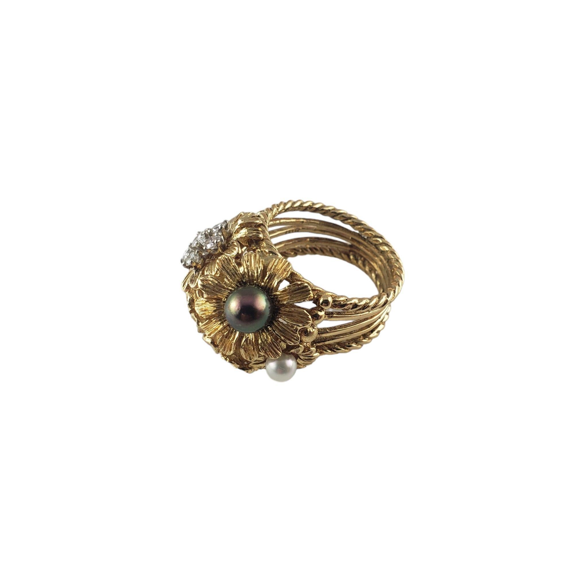 Round Cut 18 Karat Yellow Gold Black and White Pearl and Diamond Flower Ring Size 8 For Sale