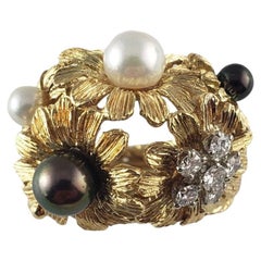 18 Karat Yellow Gold Black and White Pearl and Diamond Flower Ring Size 8