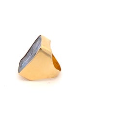 18 Karat Yellow Gold Black Mother of Pearl Signet Ring