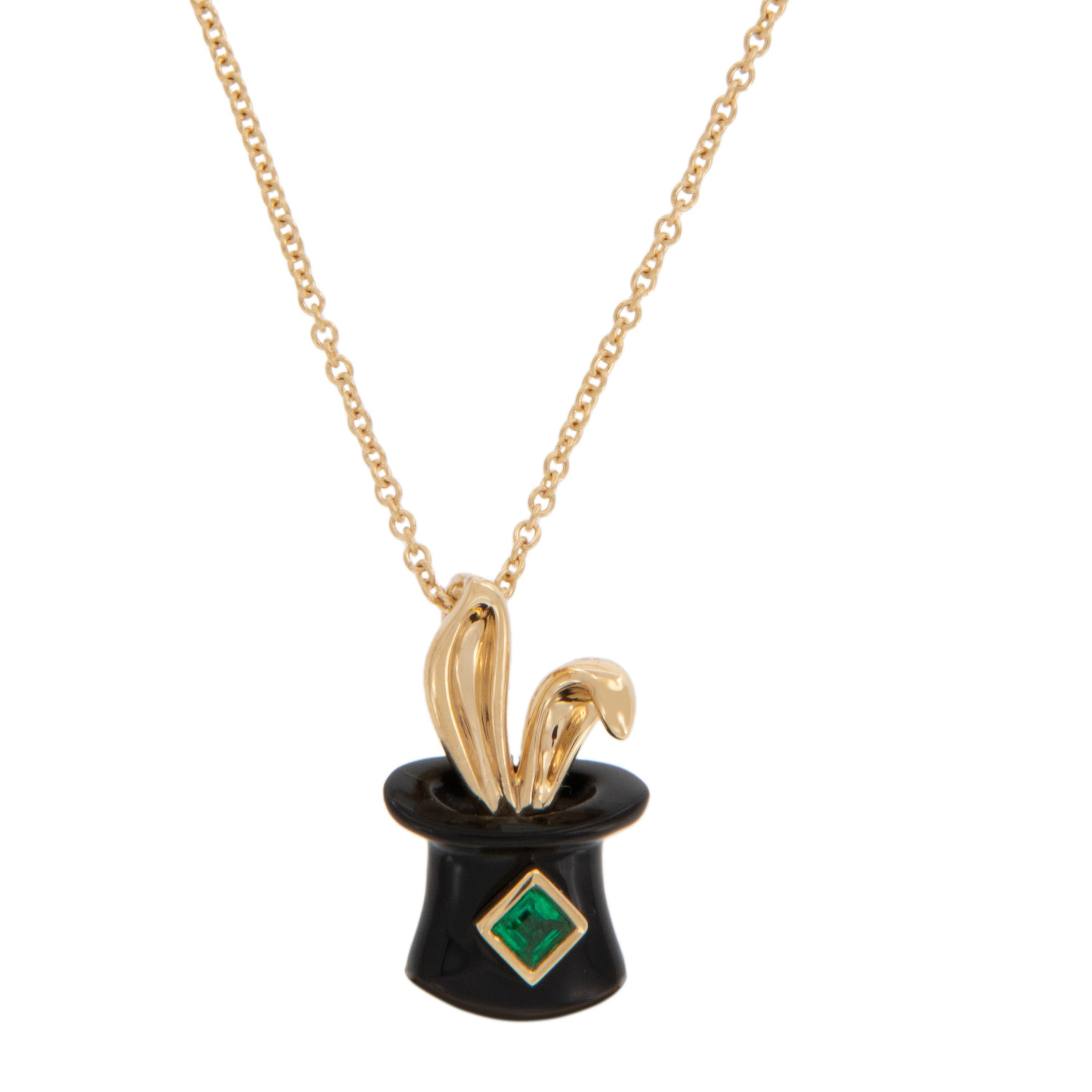 Contemporary 18 Karat Yellow Gold Black Onyx and Emerald Magic Hat Necklace For Sale