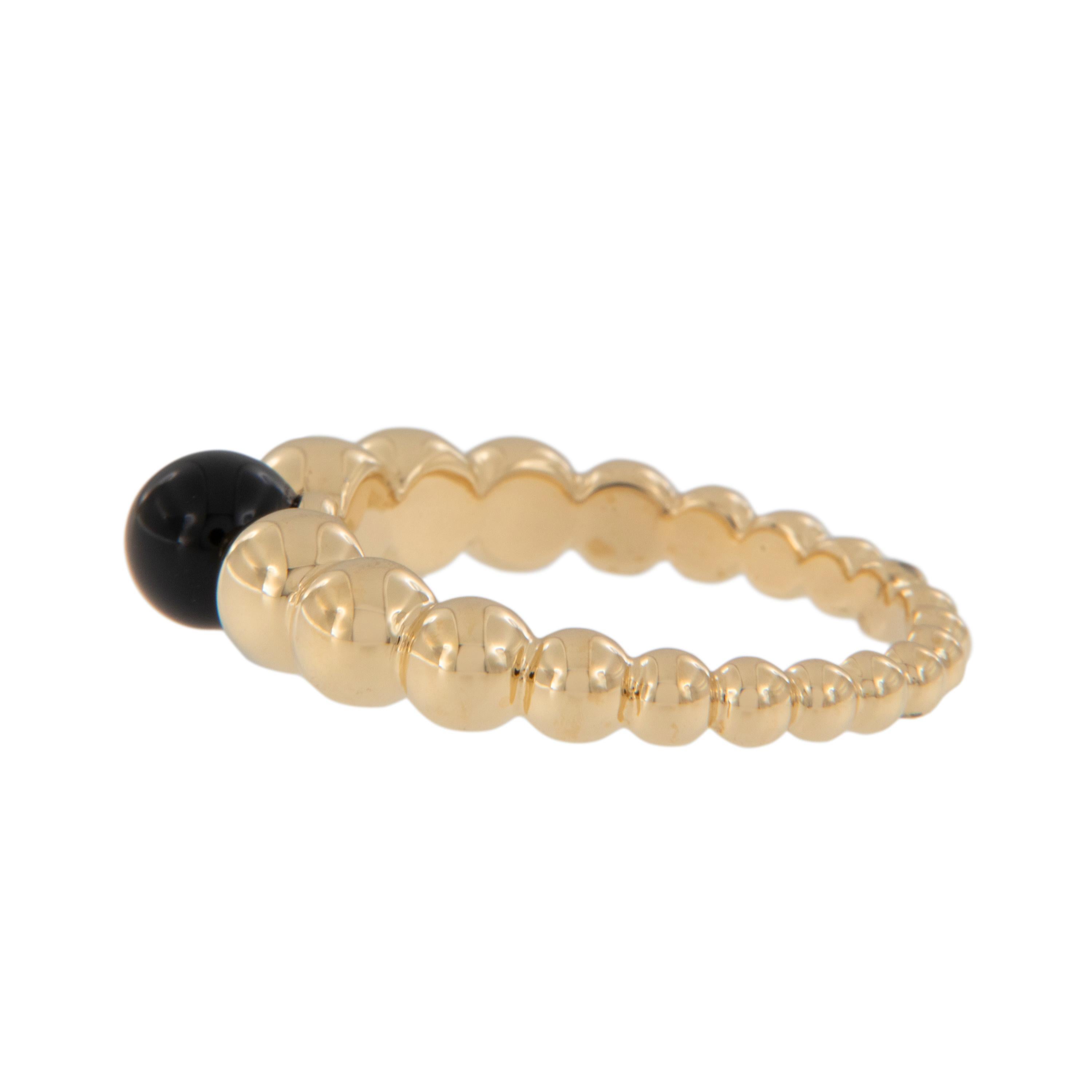 Contemporain Bague de mode en or jaune 18 carats avec onyx noir et perles  en vente