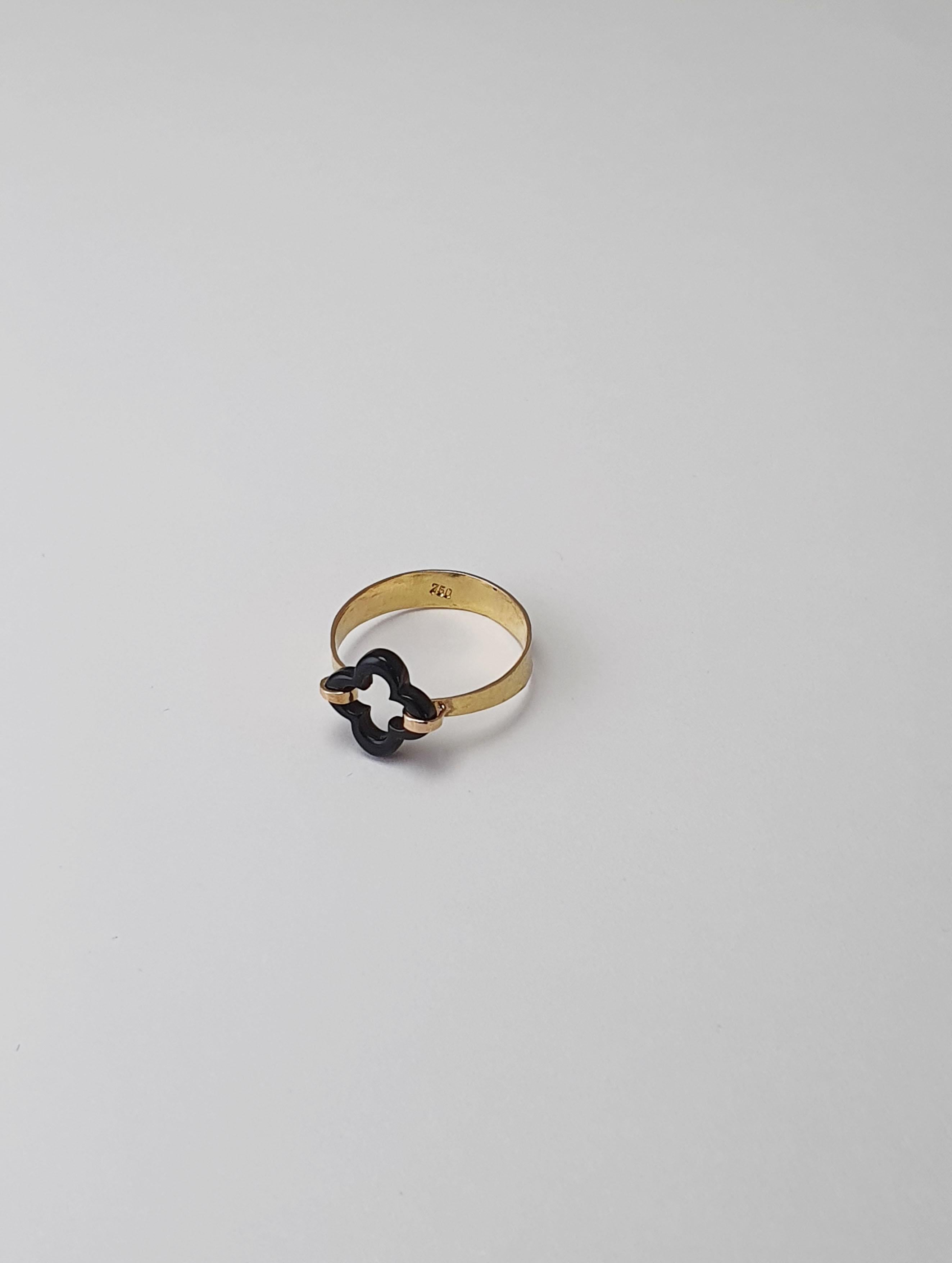 Modern 18 Karat Yellow Gold Black Onyx Ring For Sale